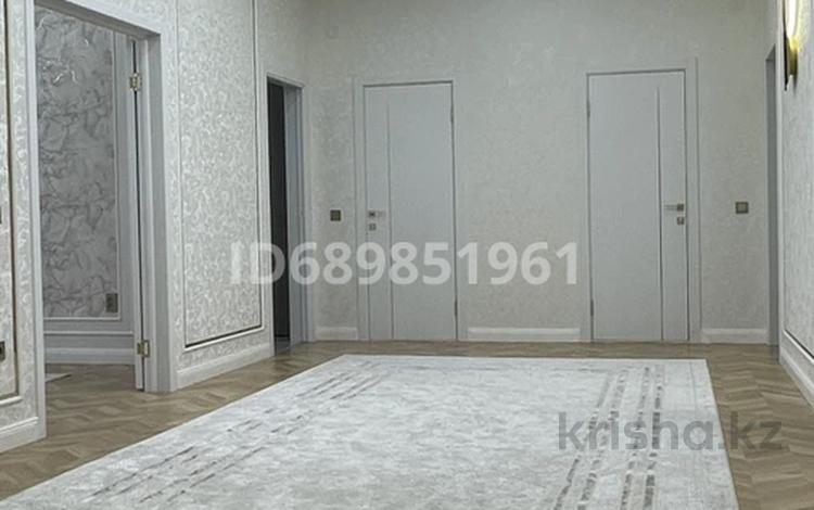 4-комнатная квартира, 156 м², 4/9 этаж, 17-й мкр 97/1 за 62 млн 〒 в Актау, 17-й мкр — фото 2