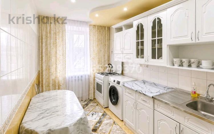 4-комнатная квартира · 125 м² · 1/5 этаж, Абая — Абая 108, Сити центр, Универмаг за 35 000 ₸ в Уральске — фото 12