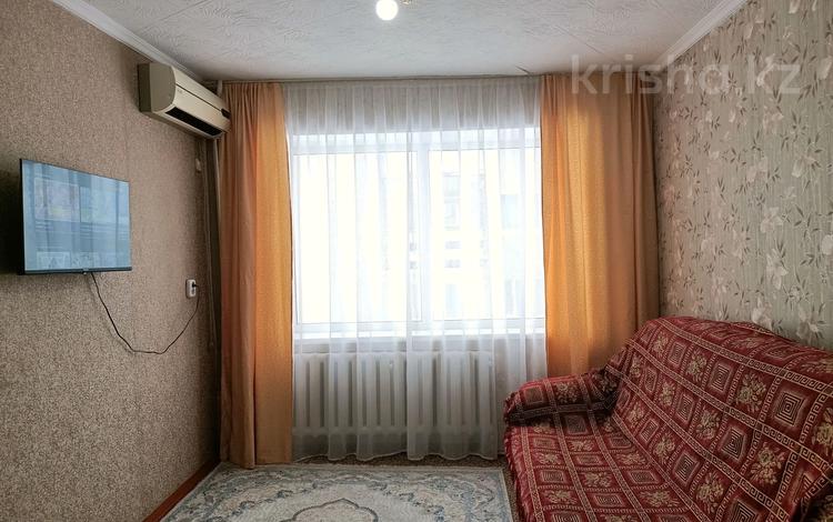 3-комнатная квартира, 50 м², 3/5 этаж посуточно, Валиханова 6 за 7 000 〒 в  — фото 2