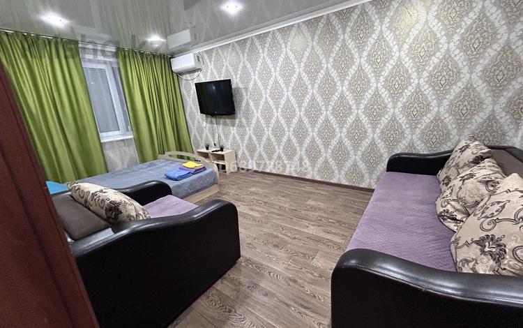1-комнатная квартира, 32 м², 5/9 этаж посуточно, Камзина 58 — Баянтау за 9 000 〒 в Павлодаре — фото 17