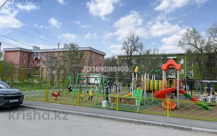 3-бөлмелі пәтер · 65 м² · 2/5 қабат, Әйтеке би 38, бағасы: 20 млн ₸ в  — фото 2