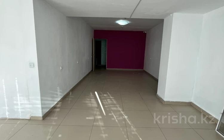 Свободное назначение, офисы, магазины и бутики, склады, салоны красоты, медцентры и аптеки, образование · 60 м² за 19 млн ₸ в Актау, 27-й мкр — фото 2