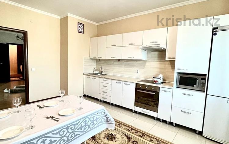 2-комнатная квартира · 90 м² · 10/25 этаж, мкр 11 112б — 11 микрорайон за 17 000 ₸ в Актобе — фото 2