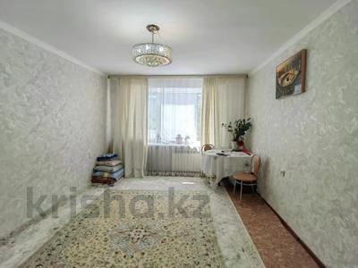 2-комнатная квартира · 51 м² · 4/5 этаж, мкр 11 за 18.5 млн 〒 в Актобе
