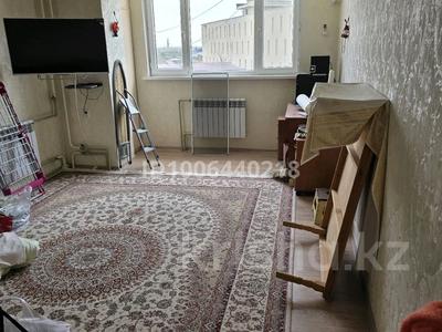 2-бөлмелі пәтер · 54 м² · 3/5 қабат, 22-й мкр 29 — Возле военный час вдоль дороги, бағасы: 9.5 млн ₸ в Актау