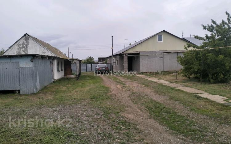 Отдельный дом · 7 комнат · 200 м² · 30 сот., Тауелсиздик 14 — Кирова за 15 млн ₸ в Новой жизни — фото 2
