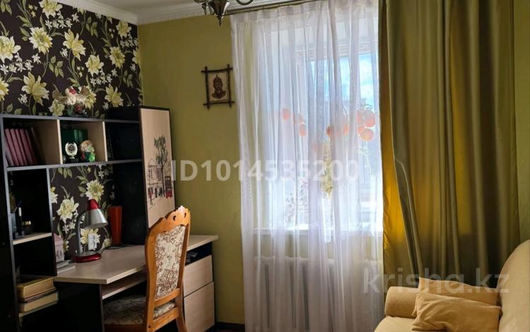 4-бөлмелі пәтер · 80.6 м² · 5/5 қабат, Қасым Аманжолов 49/1 — педагогикалық институт, бағасы: 29 млн ₸ в Уральске — фото 2