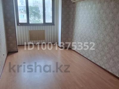 Пәтерлер в Мангистауской обл.: 3-бөлмелі пәтер · 72 м² · 2/5 қабат, 12-й мкр 68, бағасы: 18.5 млн 〒 3-бөлмелі пәтер · 72 м² · 2/5 қабат, 12-й мкр 68, бағасы: 18.5 млн 〒 в Актау