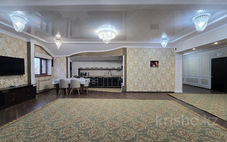 4-комнатная квартира · 200.6 м² · 4/4 этаж, пр. Санкибай Батыра за 32 млн ₸ в Актобе — фото 11