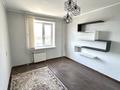 2-бөлмелі пәтер · 50.8 м² · 8/9 қабат, Строитель ш/а., бағасы: 16 млн ₸ в Уральске, мкр Строитель — фото 4