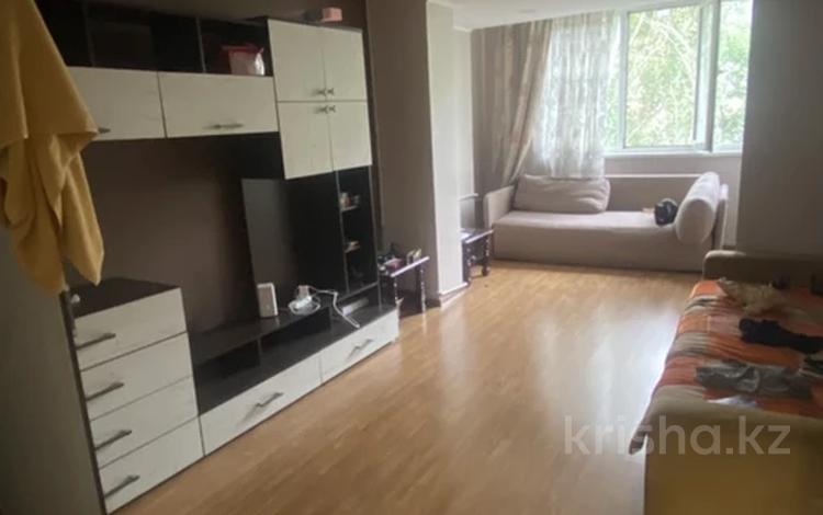 3-бөлмелі пәтер · 77 м² · 4/5 қабат, Көктем-1 ш/а. 43, бағасы: 63 млн ₸ в Алматы, Бостандыкский р-н — фото 2