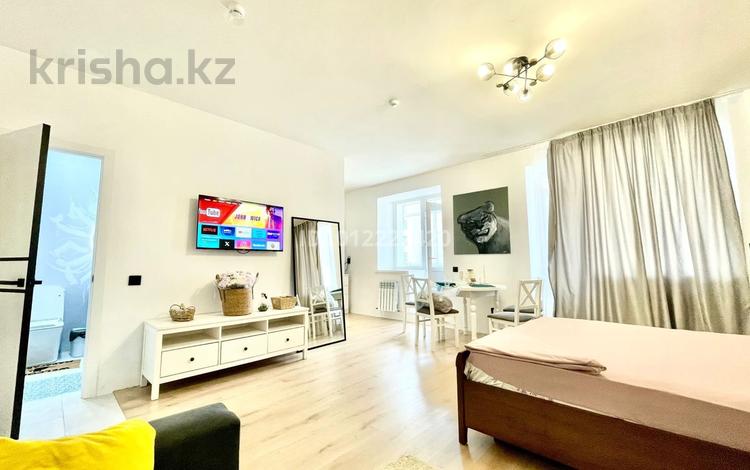 1-комнатная квартира · 37 м² · 3/13 этаж, ул. Бухар Жырау 32 за 13 000 ₸ в Астане, Есильский р-н — фото 2