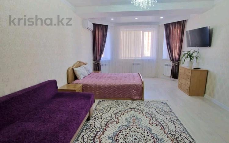 1-бөлмелі пәтер · 56 м² · 2/5 қабат, мкр. Алтын орда, Тауелсиздик 14/1, бағасы: 14 000 ₸ в Актобе — фото 2