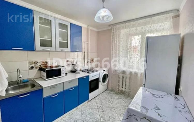 2-комнатная квартира · 65 м² · 4/9 этаж, проспект Абая 108 — Универмаг Абая 108 за 16 000 ₸ в Уральске — фото 11
