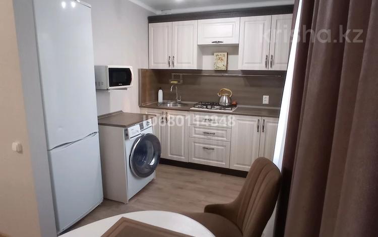 2-комнатная квартира · 48 м² · 1/5 этаж, Ленина 145 за 15 000 ₸ в Рудном — фото 23