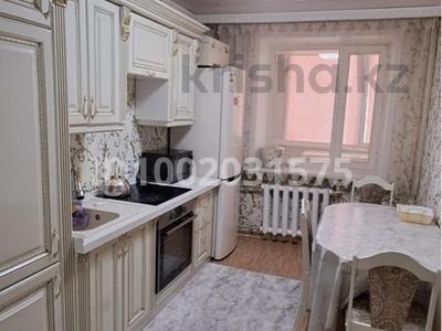2-бөлмелі пәтер · 46 м² · 2/9 қабат, Шакарима 15, бағасы: 300 000 ₸ в Семее