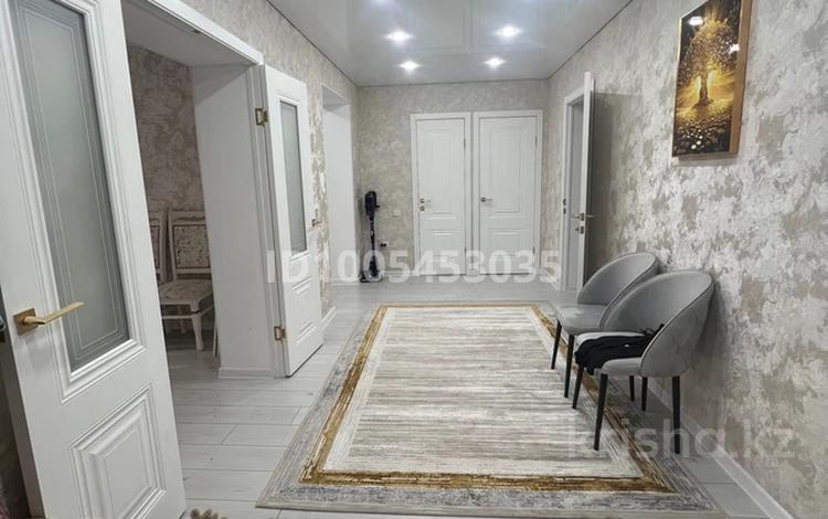 2-комнатная квартира · 76.5 м² · 7/9 этаж, мкр 12 — Кен дала школа Каракат за 28 млн ₸ в Актобе — фото 2