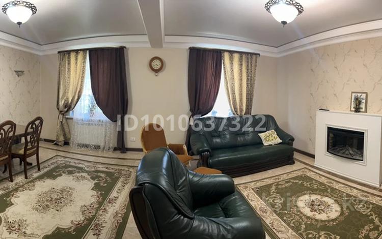 Отдельный дом · 9 комнат · 250 м² · 6 сот., Мендалиева — Абая-айтиева за 1.1 млн ₸ в Уральске, мкр Школьник — фото 3
