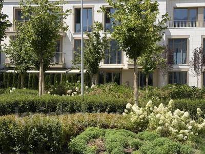 4-комнатная квартира · 245 м² · 1/3 этаж, Достык 300 за 415 млн ₸ в Алматы, Медеуский р-н