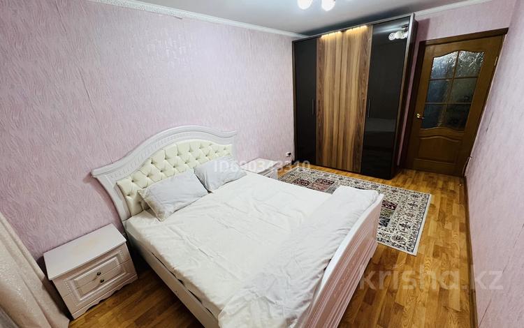 2-комнатная квартира, 60 м², 6/10 этаж посуточно, Гагарина 2/2 за 12 000 〒 в Уральске — фото 21