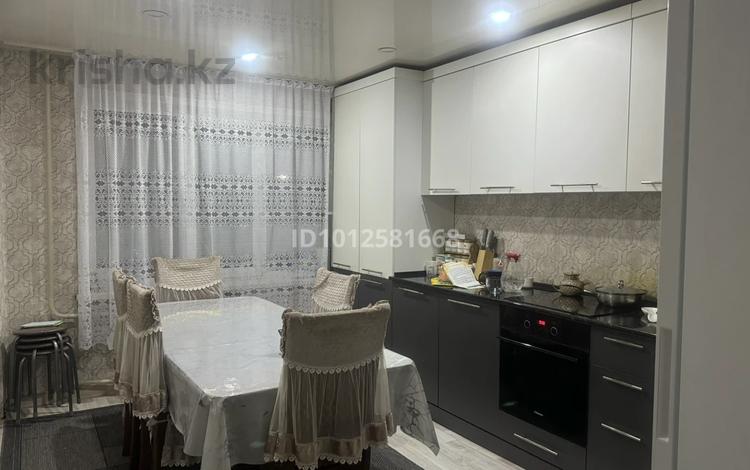 3-комнатная квартира · 80 м² · 1/5 этаж, Сатпаева11 за 240 000 ₸ в Усть-Каменогорске, Ульбинский — фото 2