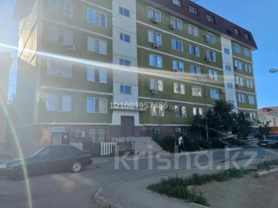 Пәтерлер в Атырауской обл.: 2-бөлмелі пәтер · 61.5 м² · 5/6 қабат, Габбас Бергалиев 73, бағасы: 26 млн 〒 2-бөлмелі пәтер · 61.5 м² · 5/6 қабат, Габбас Бергалиев 73, бағасы: 26 млн 〒 в Атырау, мкр Привокзальный-1