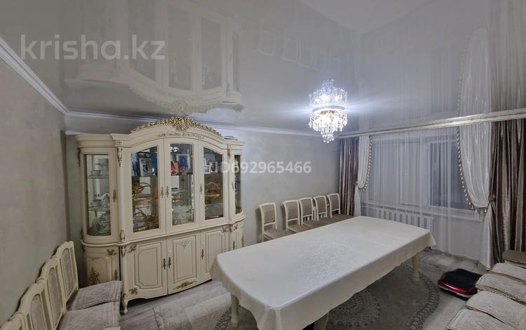 4-комнатная квартира, 104 м², 5/5 этаж, Мухамеджанова 16а за 32 млн 〒 в Балхаше — фото 2