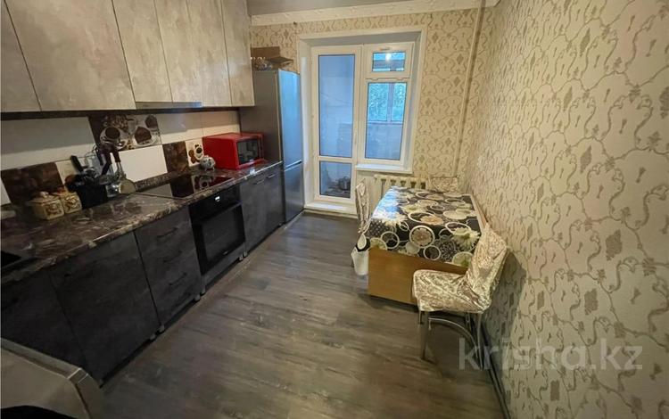2-комнатная квартира · 56 м² · 3/9 этаж, мкр Юго-Восток, Степной 3 за 22 млн ₸ в Караганде, Казыбек би р-н — фото 2