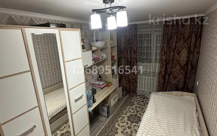 3-бөлмелі пәтер, 62 м², 4/5 қабат, мкр Юго-Восток, Мкр Юго-Восток Камали Дюсембеова 35, бағасы: 23 млн 〒 в Караганде, Казыбек би р-н — фото 2