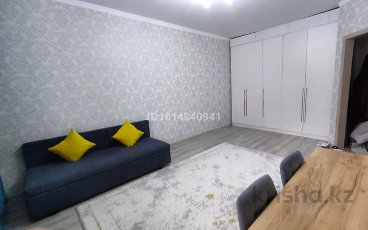 1-комнатная квартира · 42 м² · 3/9 этаж, 17 мкр 95 за 950 ₸ в Актау — фото 2