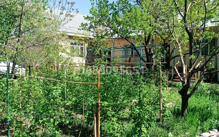 Отдельный дом · 6 комнат · 240 м² · 14 сот., УлКадыралиева 25 за 48 млн ₸ в Таразе — фото 35