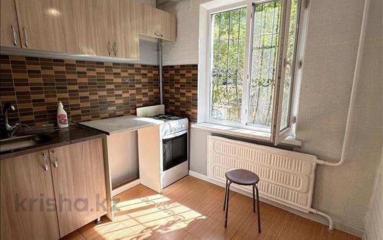 2-комнатная квартира, 43 м², 1/4 этаж, мкр Орбита-3 25 — Торайгырова