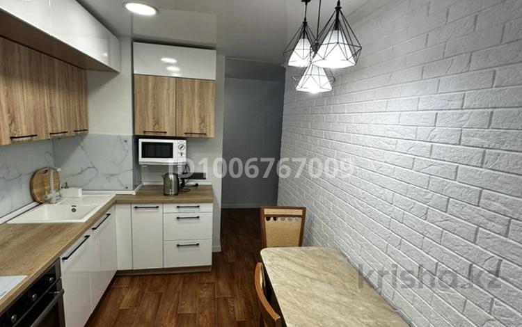 2-комнатная квартира · 55 м² · 8/10 этаж, Утепова 31/4 за 250 000 ₸ в Усть-Каменогорске — фото 2