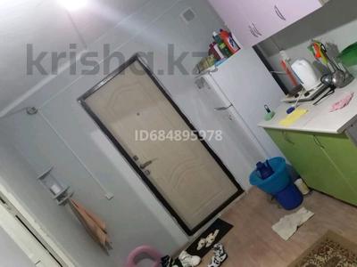 Продажа квартир в Актюбинской обл.: 2-комнатная квартира · 26 м² · 4/5 этаж, Кунаева 202 — Шыгыс за 5 млн 〒 2-комнатная квартира · 26 м² · 4/5 этаж, Кунаева 202 — Шыгыс за 5 млн 〒 в Актобе, мкр. Курмыш