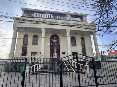 Свободное назначение, офисы, магазины и бутики, общепит, салоны красоты, фитнес и спорт, медцентры и аптеки, образование, развлечения, конференц-залы, кабинеты и рабочие места, студии · 1300 м² за 5.5 млн 〒 в Шымкенте, Абайский р-н