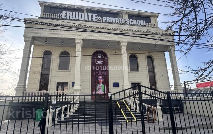 Свободное назначение, офисы, магазины и бутики, общепит, салоны красоты, фитнес и спорт, медцентры и аптеки, образование, развлечения, конференц-залы, кабинеты и рабочие места, студии · 1300 м² за 5.5 млн 〒 в Шымкенте, Абайский р-н — фото 2