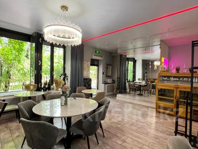 Свободное назначение, офисы, магазины и бутики, склады, общепит, салоны красоты, сельское хозяйство, бани, гостиницы и зоны отдыха, медцентры и аптеки, образование, развлечения · 210 м² за 230 млн 〒 в Алматы, Медеуский р-н