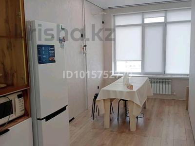 3-комнатная квартира · 80 м² · 4/10 этаж, мкр Центральный, Абая 26, 26/1, 26/2, 26/3 — Обл Военкомата за 300 000 ₸ в Атырау