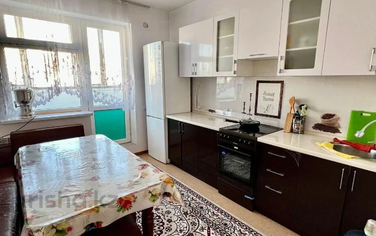 3-комнатная квартира, 100 м², 3/12 этаж, Ыкылас Дукенулы