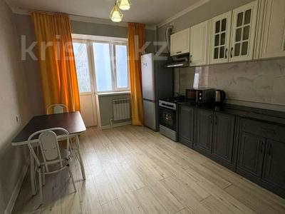 2-комнатная квартира · 65 м² · 3/9 этаж, мкр Нурсая, Таумуш Жумагалиев 15 за 220 000 〒 в Атырау