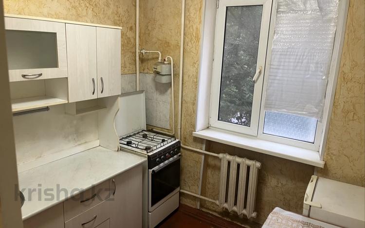 1-комнатная квартира · 50 м² · 3/5 этаж, мкр Акбулак 1 за 75 000 ₸ в Таразе — фото 2