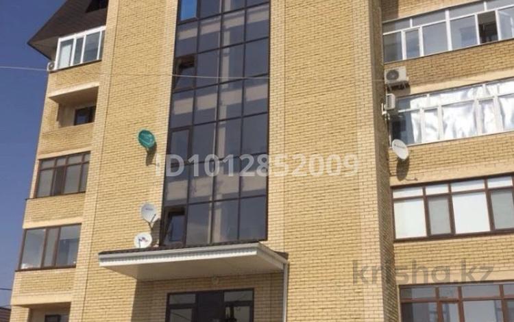 3-бөлмелі пәтер · 120 м² · 3/6 қабат, Ондасынова 19, бағасы: 350 000 ₸ в Атырау, мкр Жилгородок — фото 2