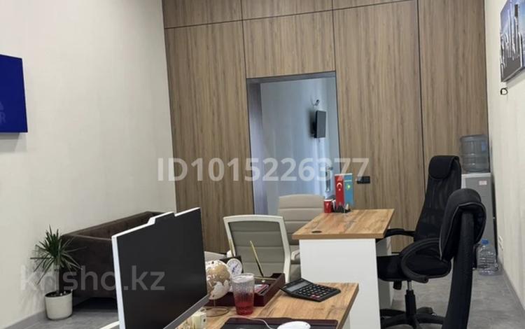 Свободное назначение, офисы, кабинеты и рабочие места · 49 м² за 550 000 ₸ в Караганде, Казыбек би р-н — фото 3