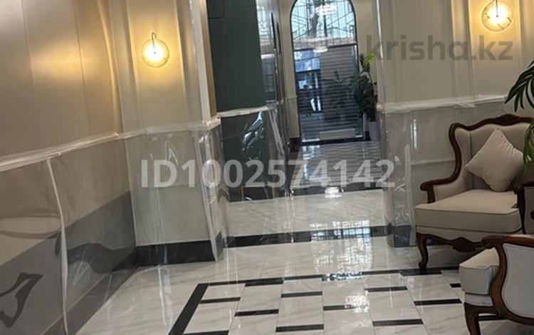 2-бөлмелі пәтер · 70 м² · 15/17 қабат, мкр Нурсат, Байтерекова 1 — Байтерекова пересечение пр астаны, бағасы: 600 000 〒 в Шымкенте, Каратауский р-н — фото 2