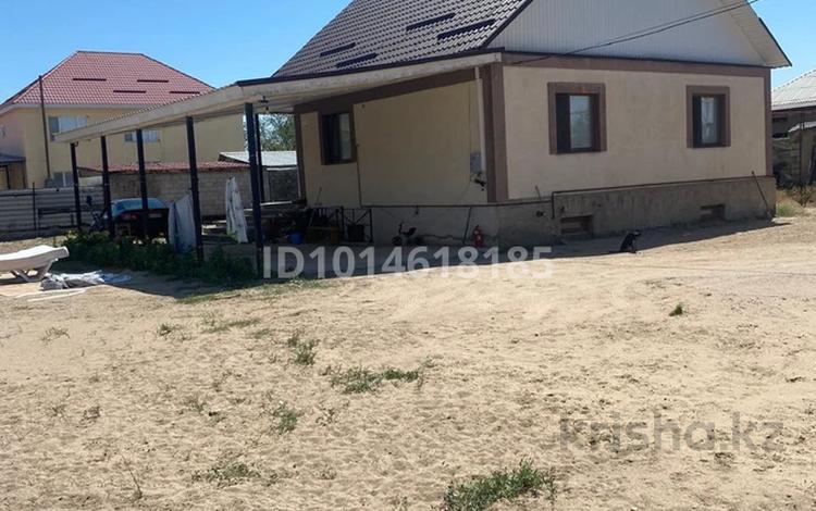 Жеке үй · 3 бөлме · 100 м² · 12 жүзд., 10 мкр 8 — Между Ул.Централтүая и Ул.Алатау, бағасы: 42 млн ₸ в Конаеве — фото 2