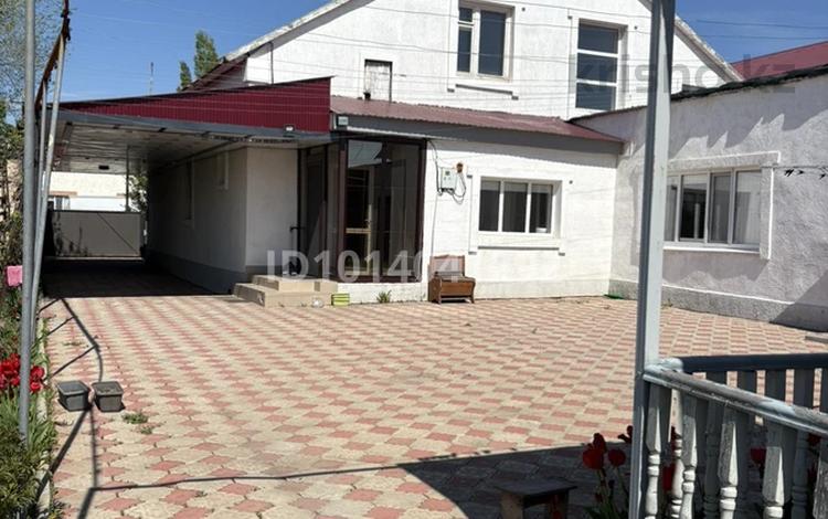 Отдельный дом · 9 комнат · 350 м² · 10 сот., 7микрорайон 43 — Возле магазина Хмельной сбор за 70 млн ₸ в Аксае — фото 2