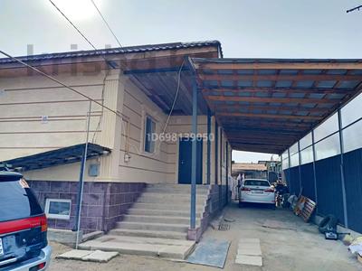 Продажа домов и дачи в Алматинской обл.: Отдельный дом · 5 комнат · 156 м² · 6 сот., Рыскулбекова 20 — Магазина Арай за 45 млн 〒 Отдельный дом · 5 комнат · 156 м² · 6 сот., Рыскулбекова 20 — Магазина Арай за 45 млн 〒 в Казцик