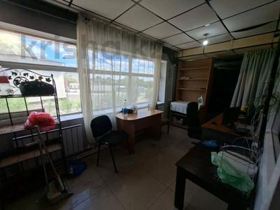Кеңселер, дүкендер мен бутиктер, қоймалар, жқб, автосервистер мен көлік жуу, қоғамдық тамақтану орны, монша, қонақ үй және демалыс орындары, медорталықтар мен дәріханалар, ойын-сауық · 1500 м², бағасы: 300 млн ₸ в Караганде, Казыбек би р-н