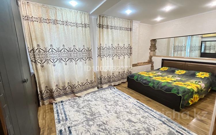 4-комнатная квартира · 105 м² · 1/5 этаж, 14-й мкр 25 — Находится на берегу моря и рядом ТЦ Астана за 25 000 ₸ в Актау — фото 2