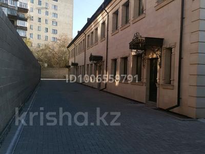 Отдельный дом · 6 комнат · 210 м² · 1 сот., мкр Новый Город 2Б — Комиссарова за 85 млн 〒 в Караганде, Казыбек би р-н